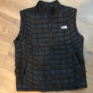 Black north face vest